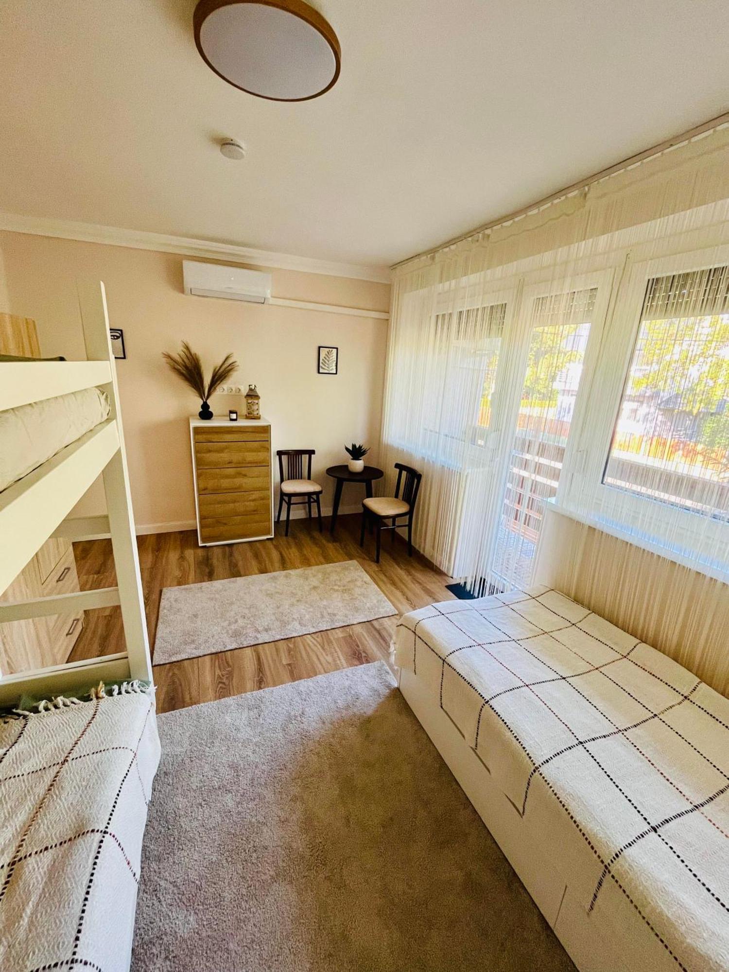 Holiday home Hugo *
